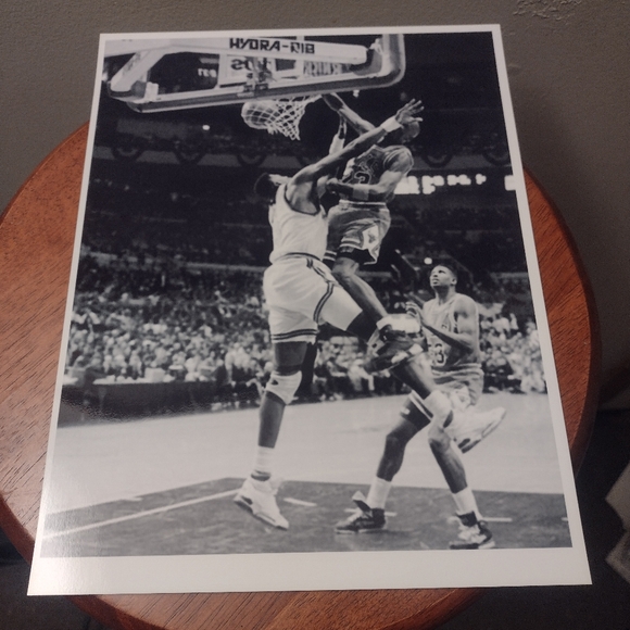MICHAEL JORDAN DUNKS💥ON EWING  8.5x11 REPRINT 3 POSTER GLOSSY B/W BUNDLE SET!🔥 - Picture 8 of 16